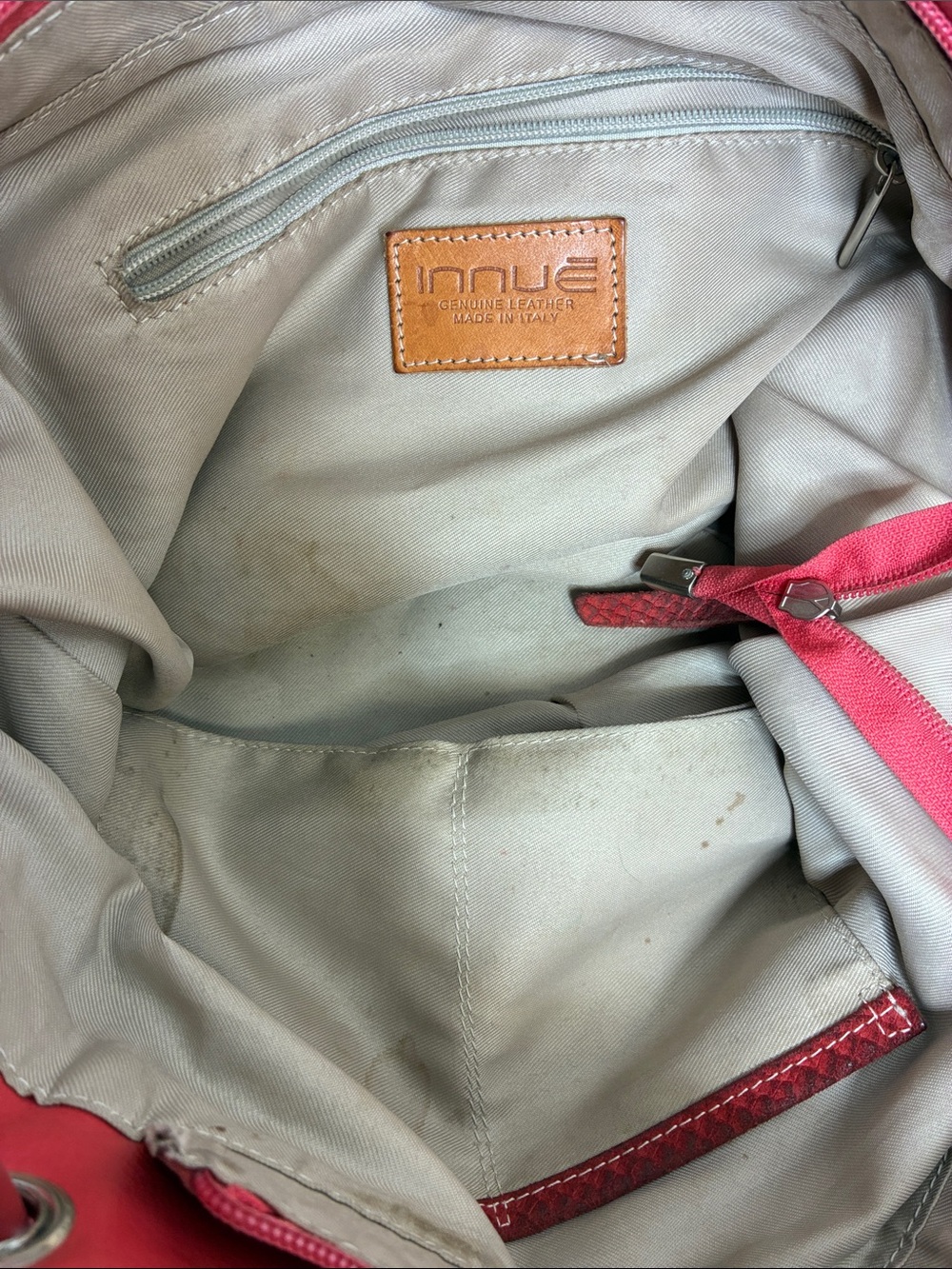 Stylish Red Leather Shoulder Bag with Textured Trim - Picture 3 of 5